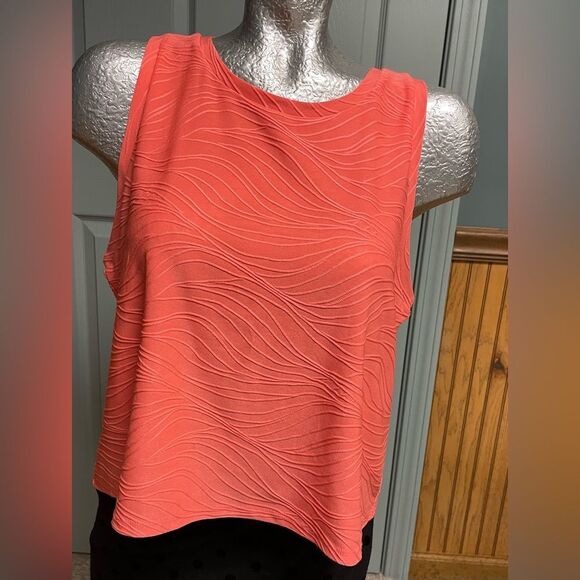 RBX Ladies crop top - you get two tops one in off white and the other in orange - Picture 4 of 4